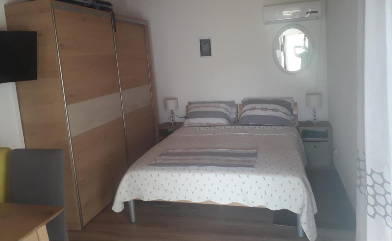 Apartments Carev 1293 Jezera Luaran gambar