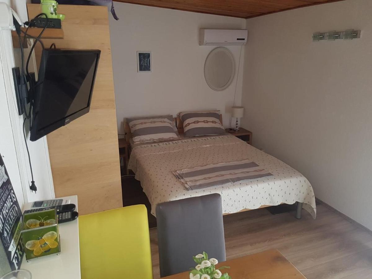 Apartments Carev 1293 Jezera Luaran gambar